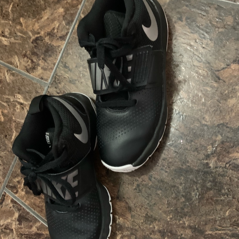 Shoes - Picture 2 of 3
